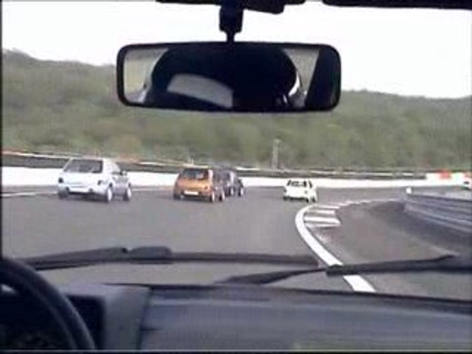 205 GTI PRENOIS:petit crash entre amis