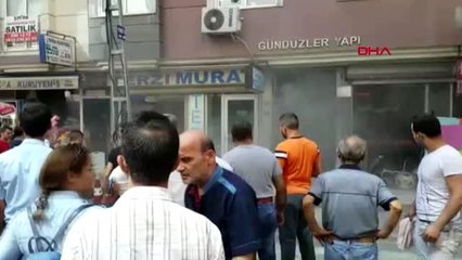 İSTANBUL-ESENYURTTA YANGINDA MAHSUR KALANLARI İTFAİYE KURTARDI