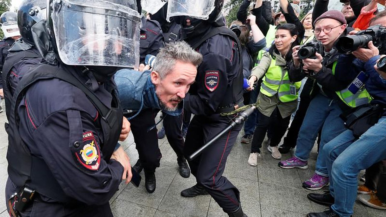 Russland: Hunderte Oppositionelle bei Demonstration festgenommen