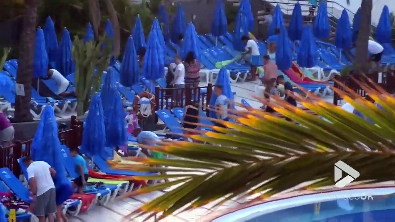 Ces touristes font la course pour avoir la meilleure chaise longue dans cet hôtel des Canaries !
