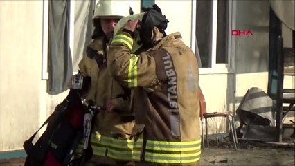 İSTANBUL-SİLİVRİ'DE İŞÇİLERİN KALDIĞI KONTERNERLERDE YANGIN