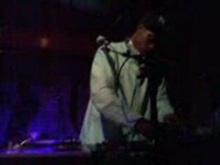 Pete Rock playing Common