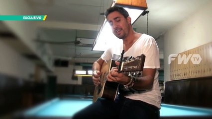 Ella Vive En Mí, Alex Ubago