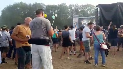 Tiken Jah achève son show au Foreztival