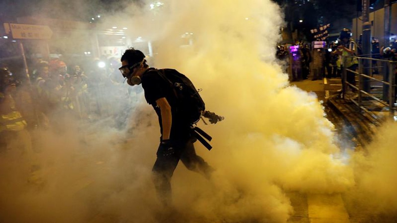 Explosionen und Tränengas: Proteste in Hongkong eskalieren