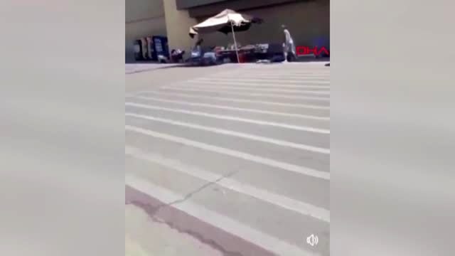 DHA DIŞ- ABD'de alışveriş merkezinde silahlı saldırı