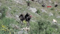 25 yıl önce PKK'ya katılan 2 terörist, ikna çalışmasıyla teslim oldu
