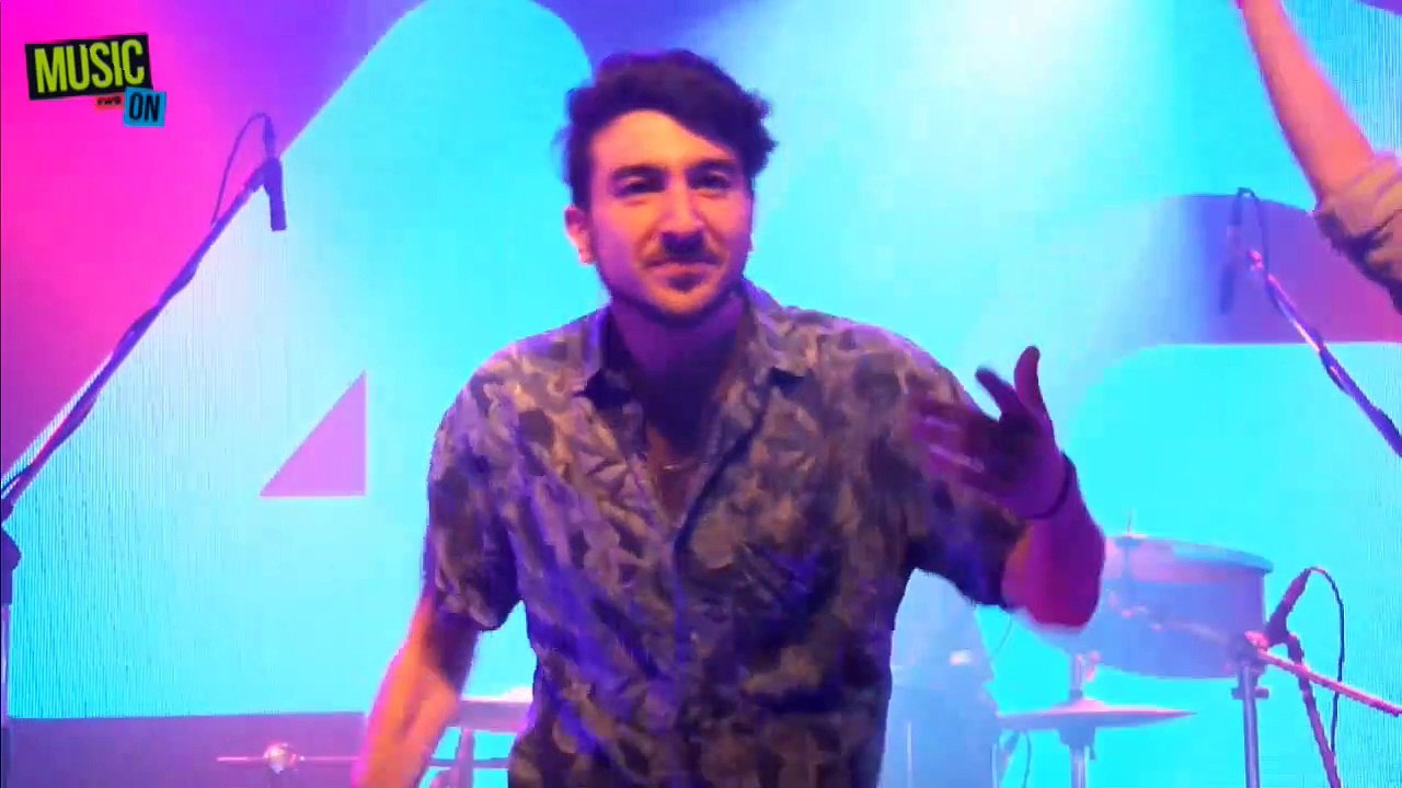 Zeta Bosio, Juanchi Baleiron, Melina Lezcano, Leo Garcia y Felipe Colombo en la final de la Batalla de Bandas