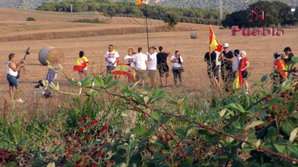 El preso político del «Procés» Raúl Marcià saluda a Cataluña con bandera de España