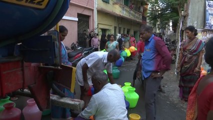 '고질적 물 부족' 인도 첸나이...철로로 식수 공급 / YTN