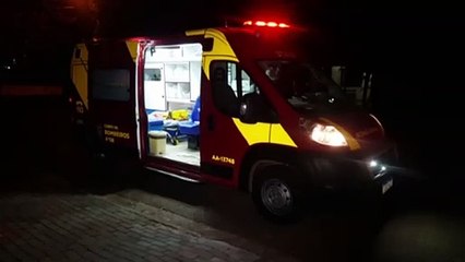 Idoso é socorrido após sofrer queda no Bairro Country