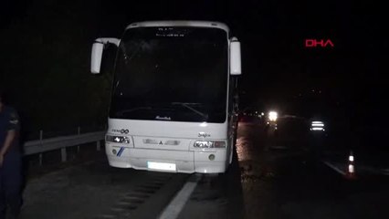 İZMİR ÇEŞME'DE TUR OTOBÜSÜ ALEV ALEV YANDI