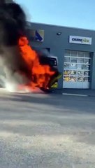Incendie à la concession Mercedes à Valence : la scène filmée par un témoin