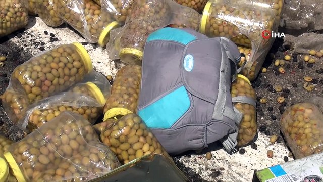 Zeytin yüklü araç takla attı: 2'si ağır 7 yaralı