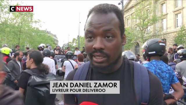 Les livreurs Deliveroo protestent contre une baisse de leurs revenus