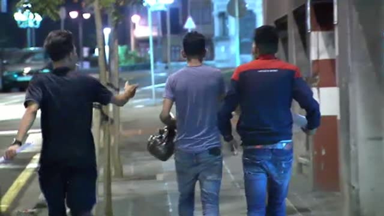 Actitud chulesca tras la puesta en libertad de cuatro de los seis detenidos por la violación grupal de una joven