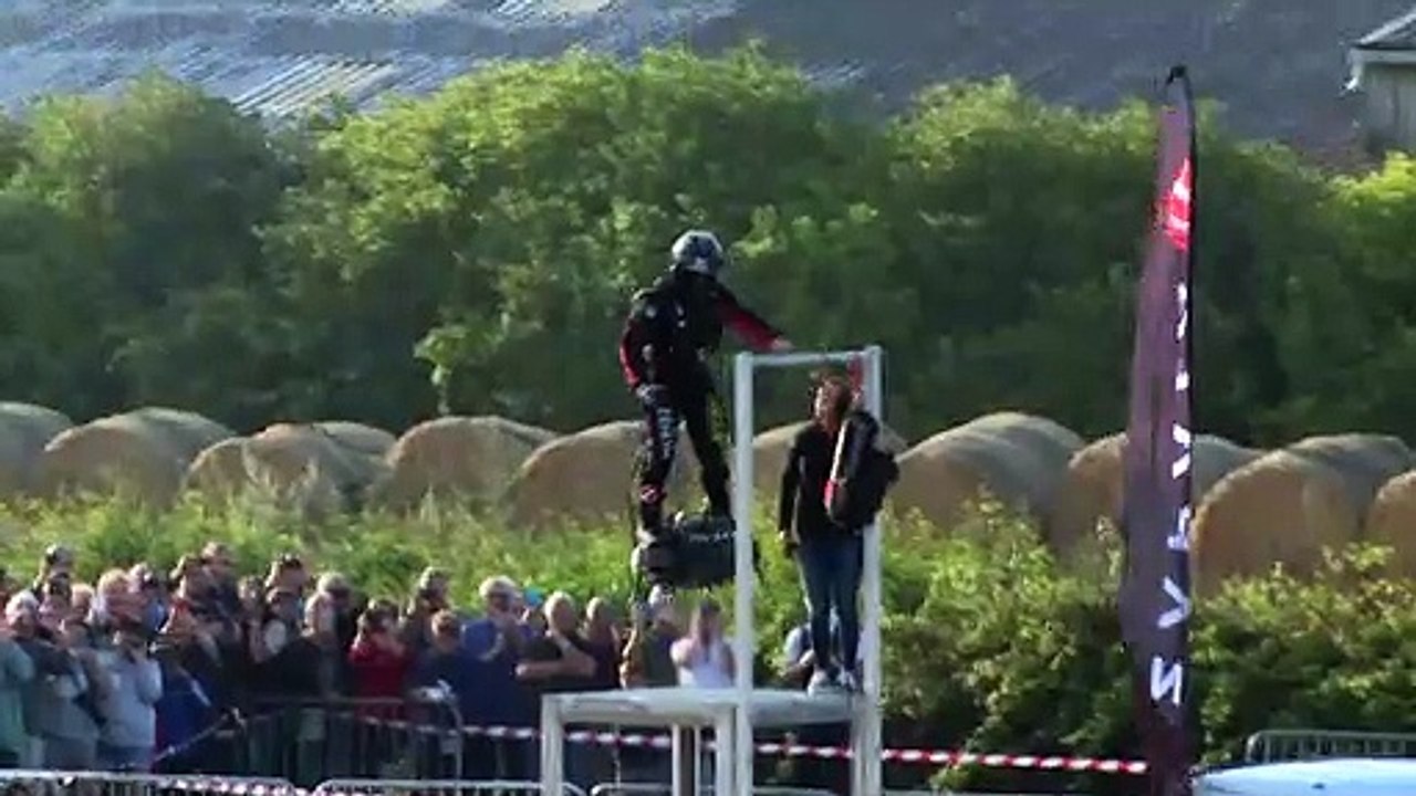 Franky Zapata am Ziel: Per Flyboard Air über den Ärmelkanal