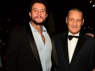 أحمد الفيشاوي يبكي محبيه برسالة والده له