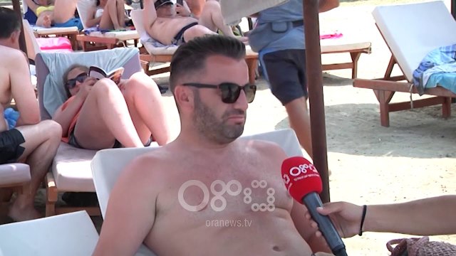 RTV Ora - Kosovarët zgjedhin Vlorën: Plazhi i pastër, mungojnë dushet dhe banjot