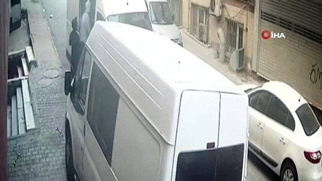 Sultangazi’de kadın elbiselerini kucaklayarak böyle çaldılar