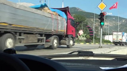 Isparta’da kırmızı ışıkta geçen sürücülere ceza yağdı
