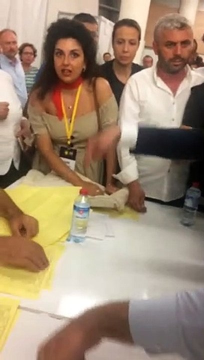 İYİ Parti Kurultayında 'bu oy geçersiz' kavgası!