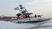 إيران توقف سفينة أجنبية بالمياه الخليجية بتهمة تهريب الوقود