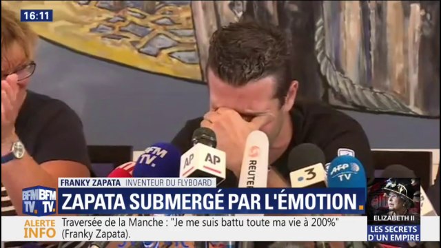 L'émotion de Franky Zapata lors de sa conférence de presse après avoir traversé la Manche