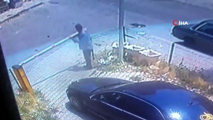 Karaman’da bir sürücü apartmana ait parkın bariyer kolunu böyle söktü