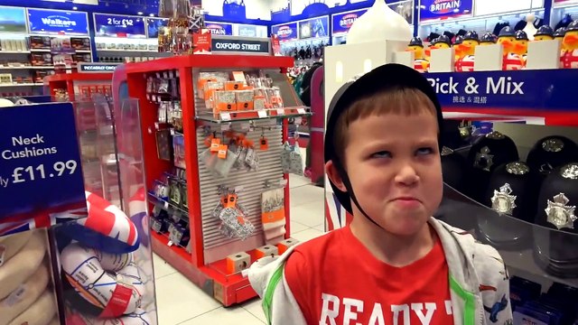 Мистер Макс Мисс Катя Prank Bad boys, Новые машины. Мальчики оставили Девочек и уехали в другую страну Challenge for children's Катя и Макс видео