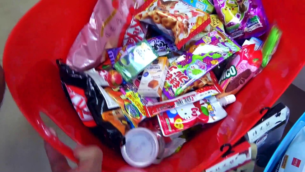 Мистер Макс Мисс Катя Prank Bad Bar ОТВРАТИТЕЛЬНАЯ еда Капуста в моче Варим огромную ули...