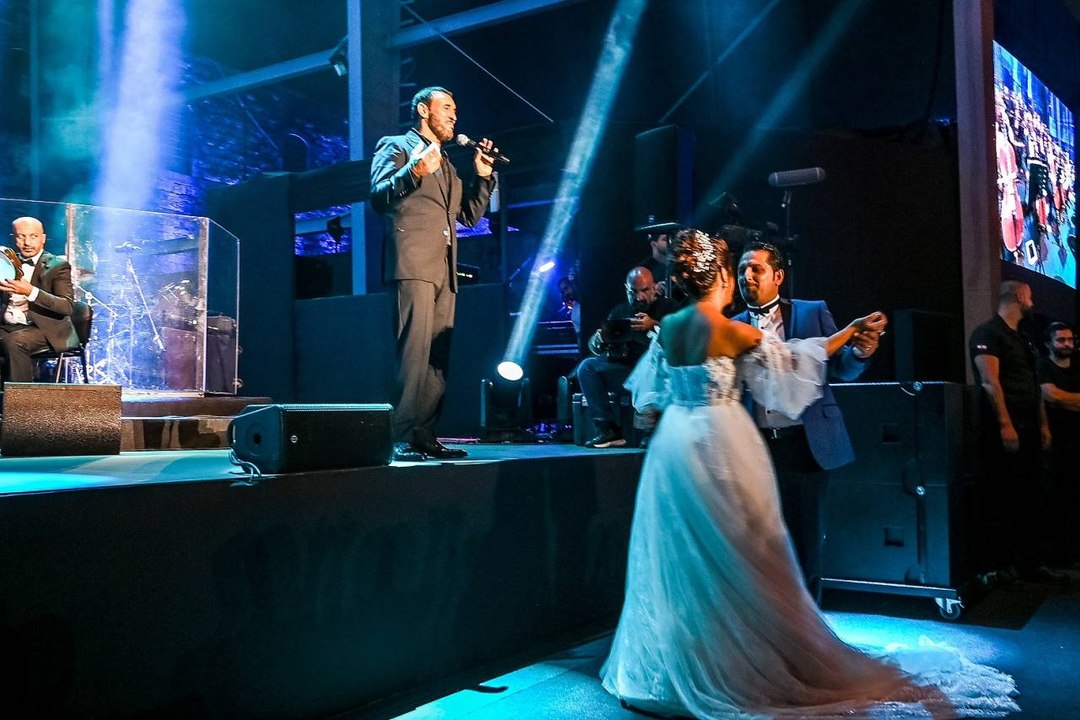 زفاف مفاجئ في حفل كاظم الساهر في "بيت الدين".. وهكذا تصرف القيصر