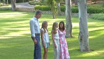 Los reyes y sus hijas inician sus vacaciones en Mallorca con el tradicional posado en Marivent