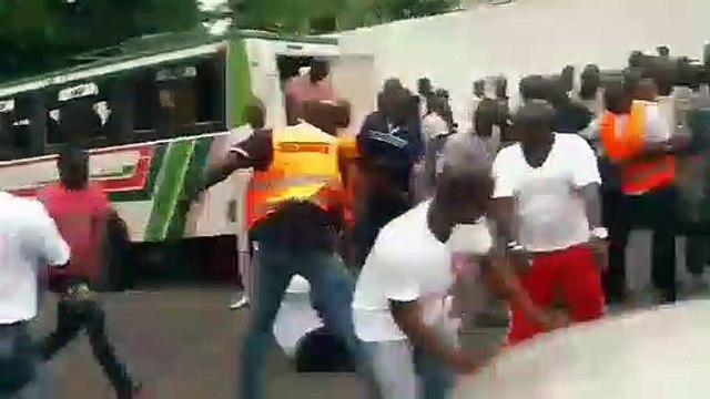 Abidjan : affrontements entre guinéens à cause du projet de 3ème mandat...