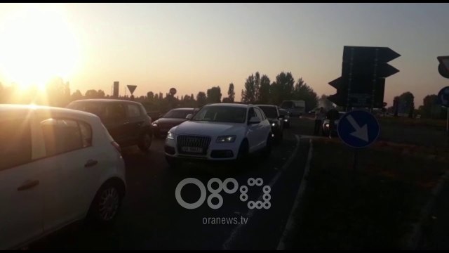 RTV Ora – VIDEOLAJM/ Radhë kilometrike në autostradën Fushë Krujë-Mamurras