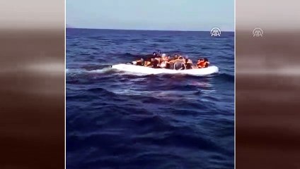 Muğla'da denizde mahsur kalan 22 düzensiz göçmen kurtarıldı