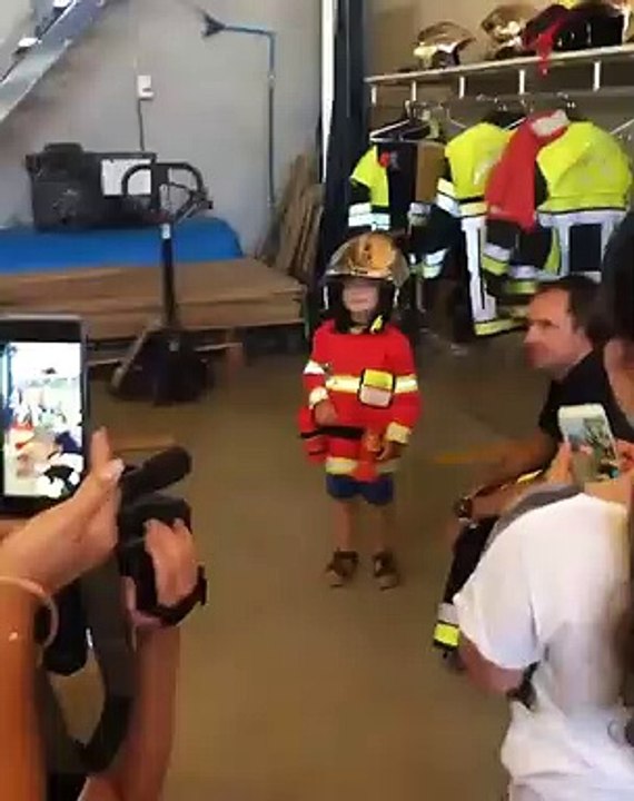 Théo  4ans, tretsois félicité par les sapeurs pompiers de TRETS