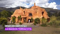 Cette maison en terre cuite est une œuvre d'art