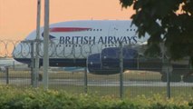 Greve no aeroporto de Heathrow suspensa