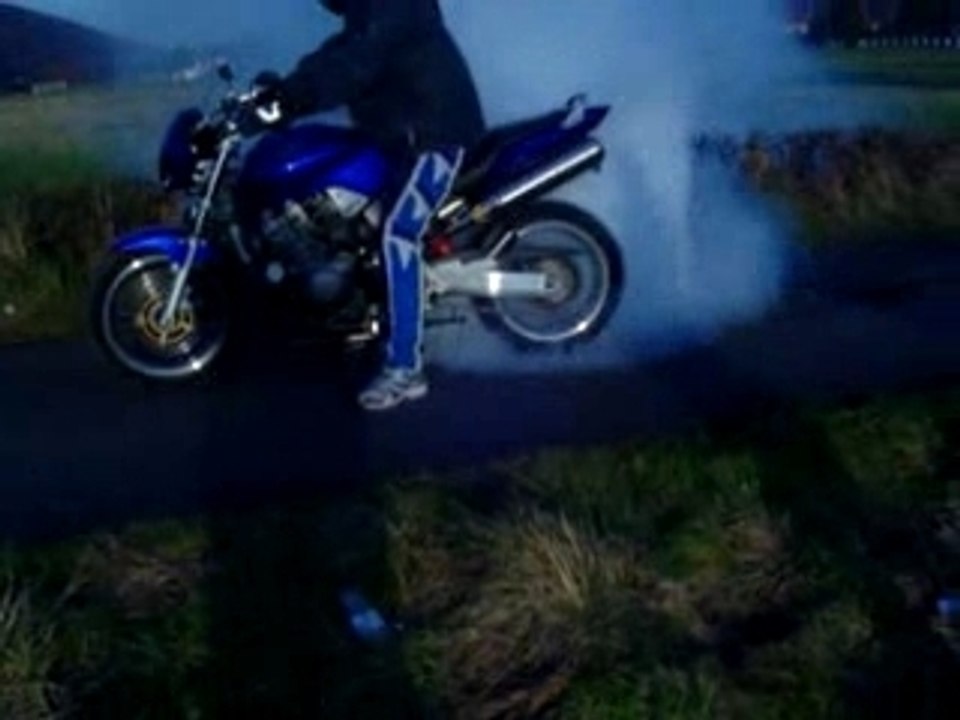 Hornet 900 burn par chrips