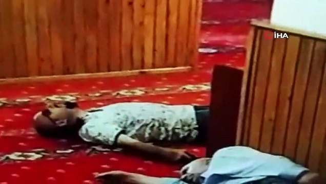 Camide uzanma numarası yaptı uyuyan şahsın telefonunu böyle çaldı