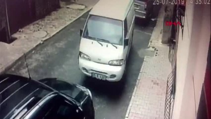 İSTANBUL- OTOMOBİL HIRSIZI PARMAK İZLERİNİ TİŞÖRTÜYLE SİLDİ