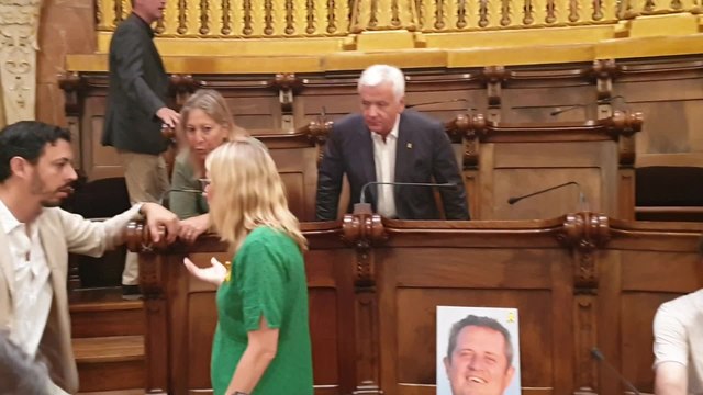 Colocan la foto de Forn en el pleno del Ayuntamiento de Barcelona