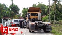 Gang pulls off RM1mil jewellery heist by using lorry to ram car