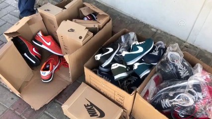 Hediye zannedilen ayakkabılar polise teslim edildi - İZMİR