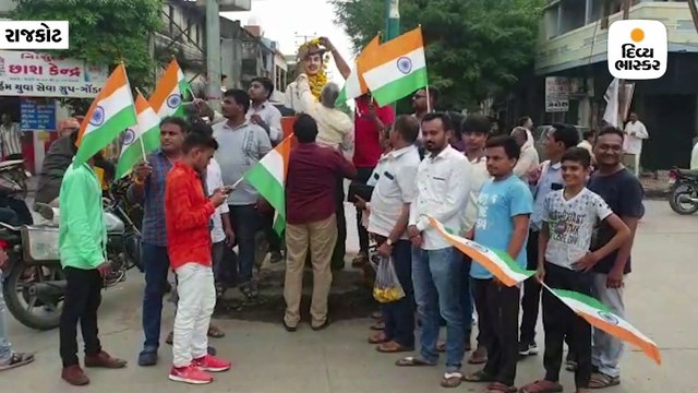 જમ્મુ કાશ્મીરમાં 370 કલમ હટતા ખુશીનો માહોલ, વકીલો અને લોકોએ ફટાકડા ફોડી નિર્ણય વધાવ્યો