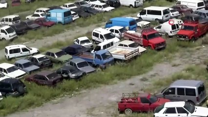 Araçlar Mezarlıkta Çürümeye Terk Edildi