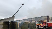 L’incendie a pris dans un entrepôt de fourrage, lundi 5 août vers 6h