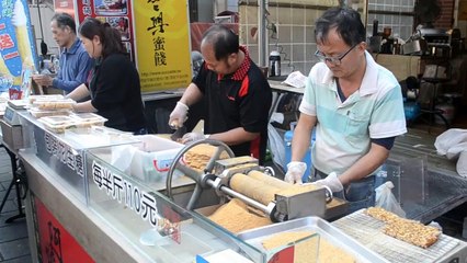 Taiwan street food Anping old street Ali peanut candy