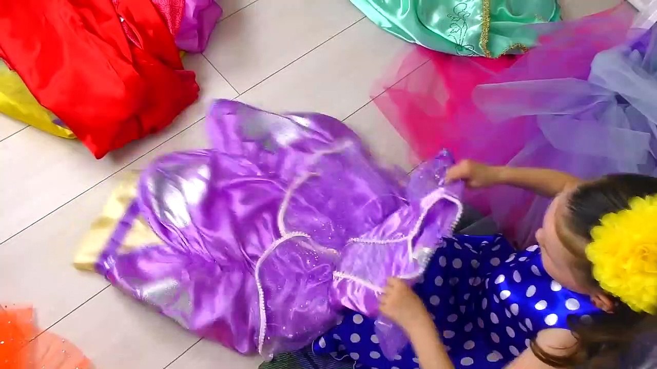 Disney Princess Dresses & Kids Makeup Sofia the First, Cinderella, Elena & Pretend Play with Dolls